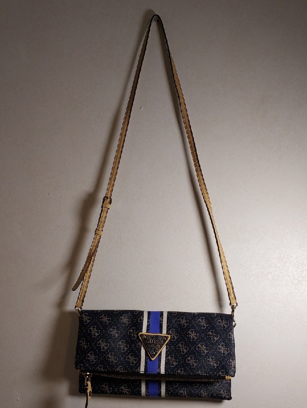 GUESS shoulderbag or CLUTCH